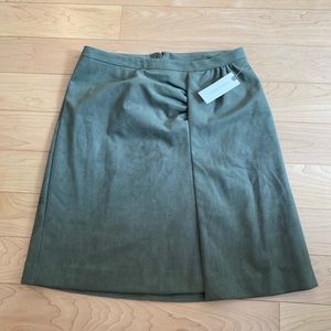 Green suede skirt, never worn